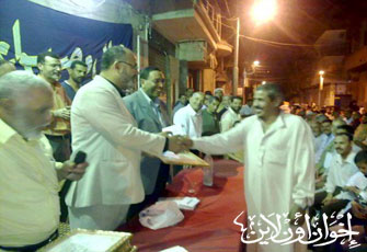 النائب سعد الحسيني يكرِّم عمال المحلة