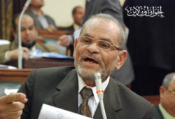 أبو زيد ينهي مشاكل رصف الطرق بشبين الكوم