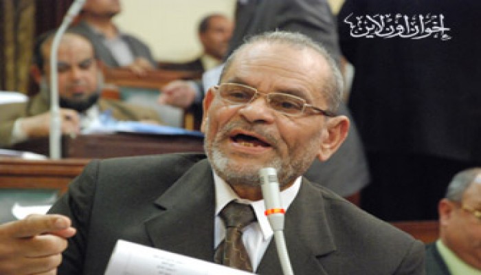 أبو زيد ينهي مشاكل رصف الطرق بشبين الكوم