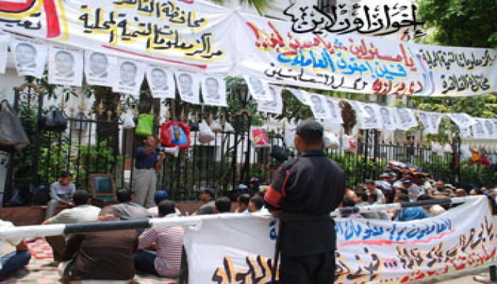 صحف العالم: حكومة "الوطني" دمرت عمال مصر