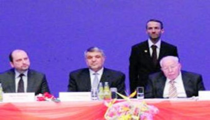 نجم الدين أربكان في مؤتمر إسلامي بألمانيا