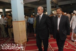 المرشد العام يتقدم قيادات الإخوان في جنازة توفيق