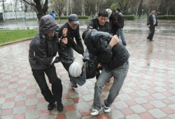 المعارضة القرغيزية تقتحم قصر الرئاسة ومصرع 5