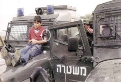 340 طفلاً أسيرًا في سجون الاحتلال!!