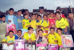 كسبة يكرِّم الفائزين بدوري كرة القدم بفارسكور