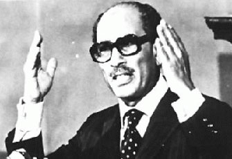 الرئيس أنور السادات يكتب: نحن والإخوان المسلمون