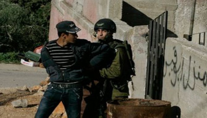 ميليشيات عباس تواصل تنسيقها مع الاحتلال بالضفة