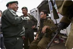 الاحتلال وميليشيات عباس يختطفون 25 فلسطينيًّا بالضفة!!