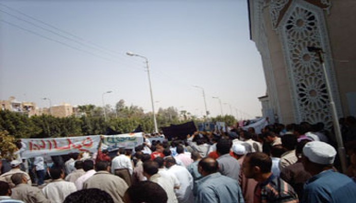 الأمن يعتدي على خلف الله ويعتقل 53 بالإسماعيلية