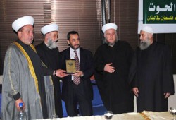 رابطة علماء المسلمين تكرم الدكتور عماد الحوت
