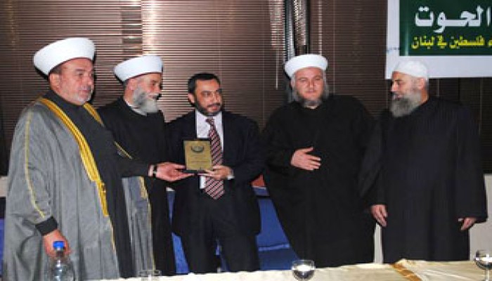 رابطة علماء المسلمين تكرم الدكتور عماد الحوت