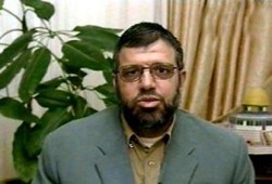 الشيخ حسن يوسف يعلن براءته من نجله مصعب