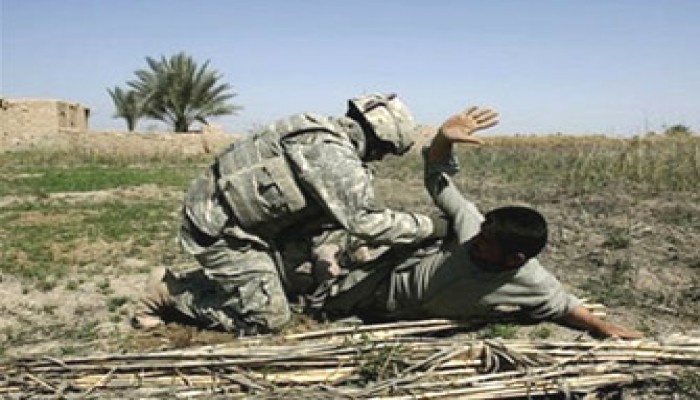 الاحتلال يعتقل العشرات بالضفة ومواجهات بالقدس