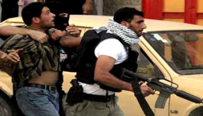 ميليشيا عباس تختطف 12 من أنصار "حماس"