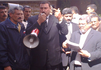 تضامن برلماني واجتماعي مع عمال كتان طنطا