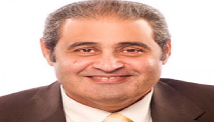 نبيل فاروق يصف اعتقالات الإخوان بـ"السخيفة"