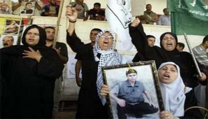 7300 أسير فلسطيني في سجون الاحتلال