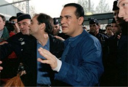 النظام التونسي يواصل انتهاكاته ضد النشطاء والصحفيين