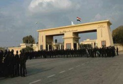 السلطات المصرية تغلق معبر رفح بشكل مفاجئ