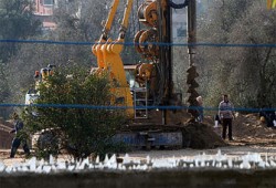 أساتذة الجامعات المصرية يدينون بناء الجدار الفولاذي