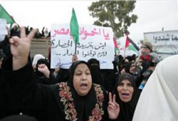 خنساوات فلسطين ينظمن مسيرة ضد "الجدار الفولاذي"