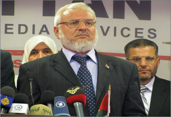 دويك يستنكر قرار "المركزي" بتمديد ولاية عباس