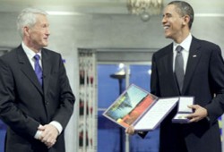 أمريكيون يتظاهرون ضد جائزة "سلام" أوباما