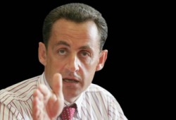 الصحافة العالمية: ساركوزي يحرض الفرنسيين ضد المسلمين