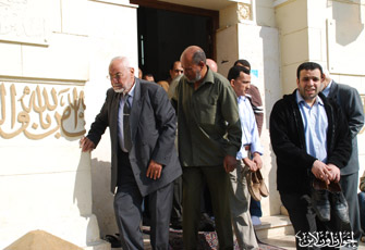 المرشد العام يتقدم جنازة سائق الإمام البنا