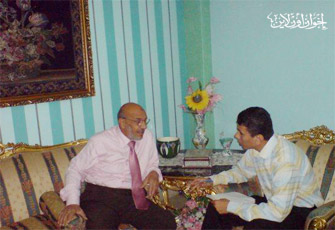 الحاج العزباوي: رأيت آيات الله في المعتقل