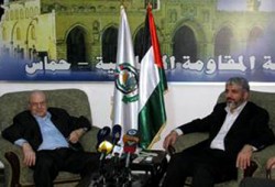 مشاورات بين مشعل والقدومي حول الأوضاع الفلسطينية