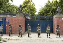 مظاهرات مؤيدة ومعارضة للرئيس الإيراني وسط طهران