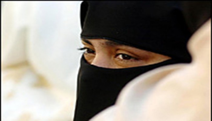 كلية بريطانية ترفض قيد طالبة مسلمة ترتدي النقاب!