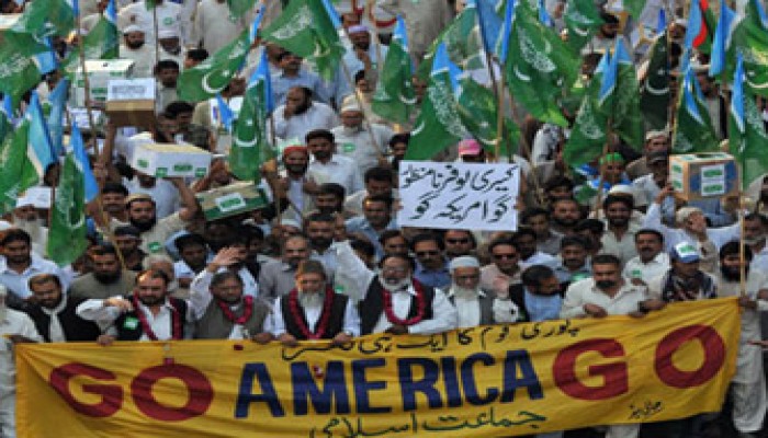 إسلاميو باكستان يتظاهرون ضد المعونة الأمريكية