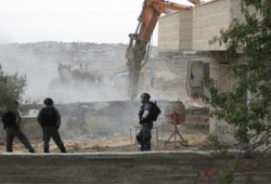 الاحتلال يهدم منازل فلسطينيين في القدس المحتلة
