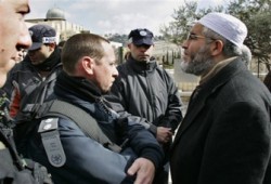 إبعاد رائد صلاح عن القدس لمدة شهر بعد الإفراج عنه