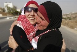 أسيرات حماس: المقاومة رفعت رأسنا عاليًا وأذلَّت الاحتلال