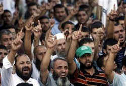 صحف العالم تبرز تصريحات حسني وأزمة إيران وتقرير غزة