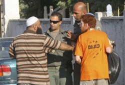 متطرفون صهاينة يدنسون الحرم الإبراهيمي ويصلون فيه