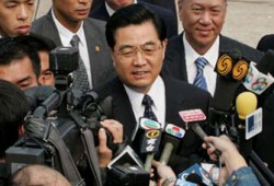 الصين تمد إيران بثلث احتياجاتها من البنزين هذا الشهر