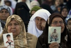 400 طفل فلسطيني بينهم رضع يعانون في سجون الاحتلال