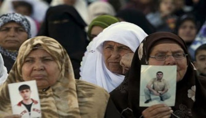 400 طفل فلسطيني بينهم رضع يعانون في سجون الاحتلال