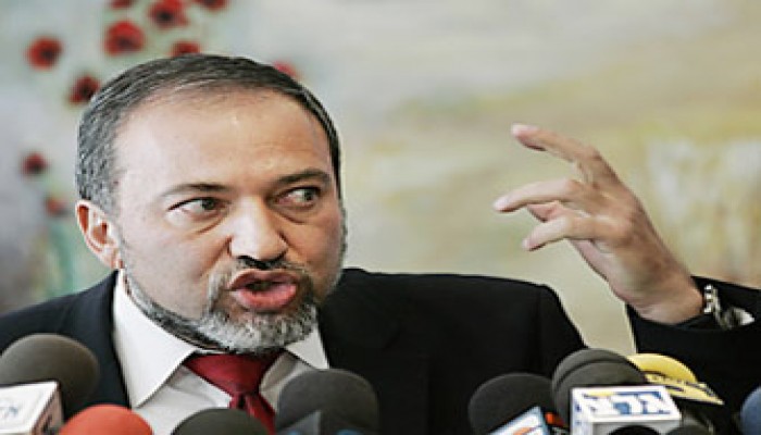 ليبرمان يؤكد طلب السلطة المضي في عدوان غزة "حتى النهاية"!!