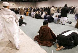 تعاون متزايد بين المعادين للإسلام في أمريكا وأوروبا