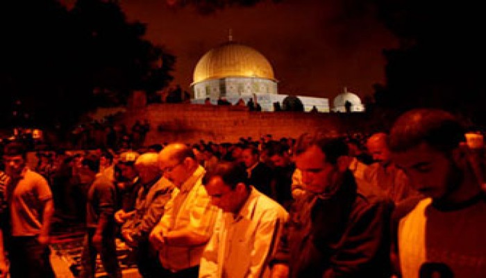 "الأقصى" في ليلة القدر.. المحراب يواجه الحراب