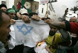 مغاربة يتظاهرون ضد التطبيع مع الكيان