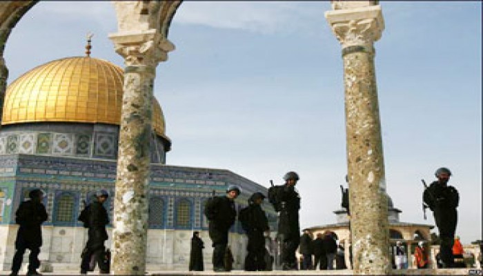 اعتقال 5 فلسطينيين حاولوا الصلاة بالأقصى!!