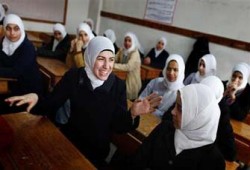 450 ألف طالب وطالبة يبدءون عامًا دراسيًّا جديدًا بغزة