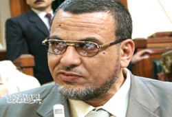 قوافل طبية وحفلات للمتفوقين بمكتب النائب الديب