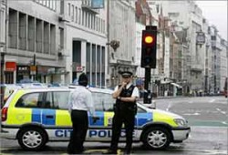 الصحافة البريطانية تهتم بارتداء ضابطات الشرطة النقاب